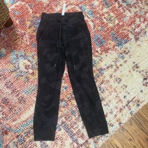 Lululemon black camouflage joggers size 0.